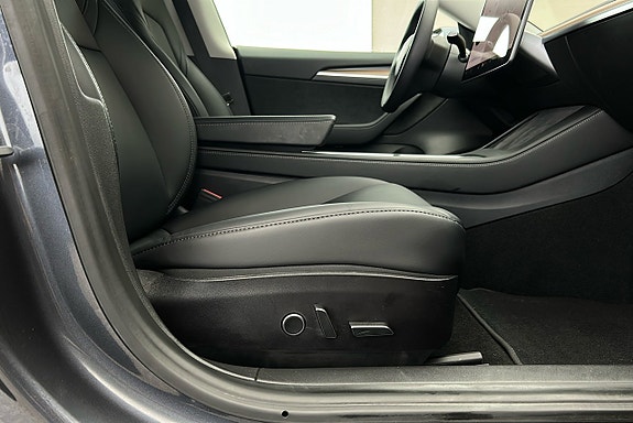 Tesla Model 3 18 of 25