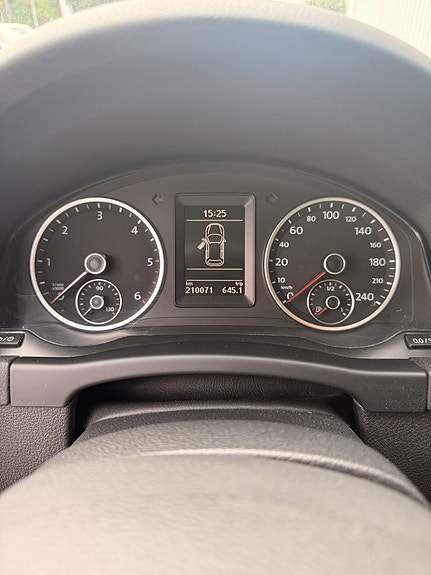 Volkswagen Tiguan 9 of 16