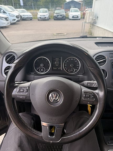 Volkswagen Tiguan 8 of 16