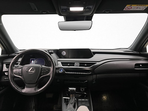 Lexus UX250h 12 of 30