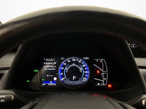 Lexus UX250h 16 of 30