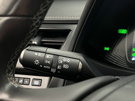 Lexus UX250h 14 of 30