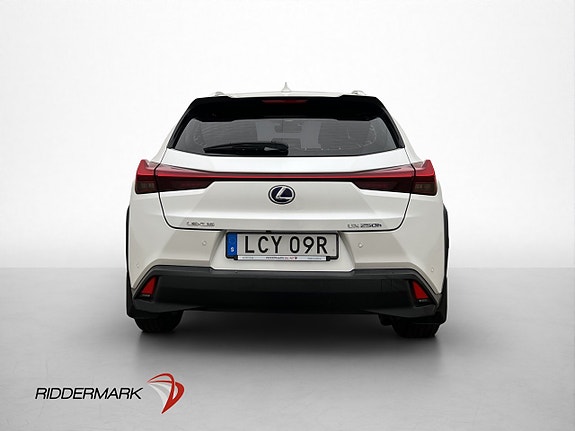 Lexus UX250h 7 of 30