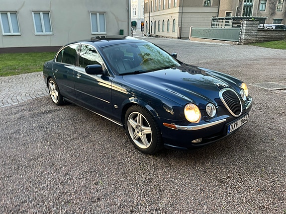 Jaguar S-TYPE 2 of 5