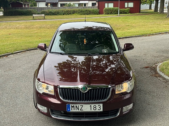 Skoda Superb 2 of 11