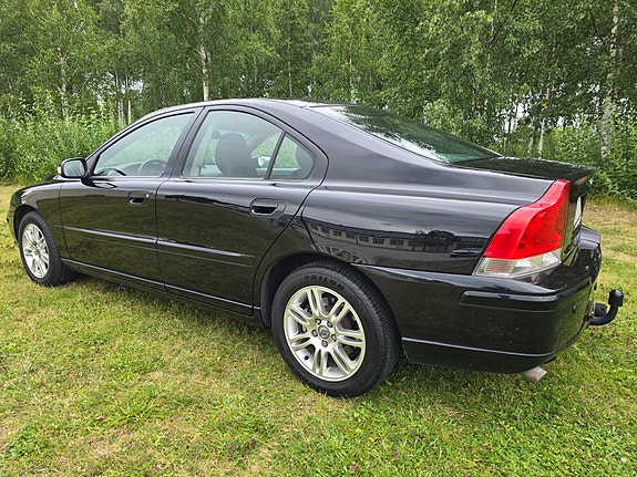 Volvo S60 3 of 5