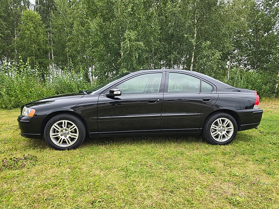 Volvo S60 2 of 5