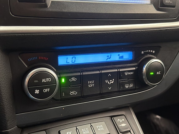 Toyota Auris 22 of 30