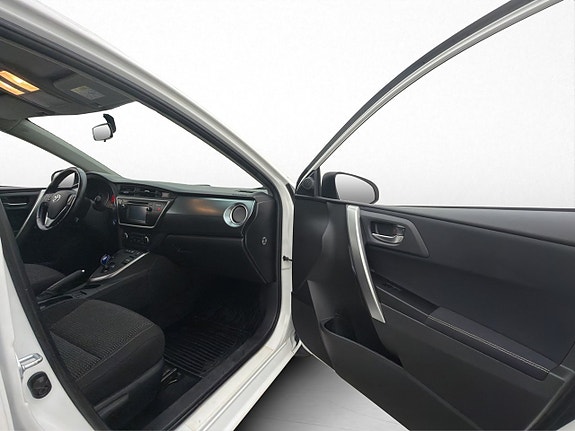 Toyota Auris 24 of 30