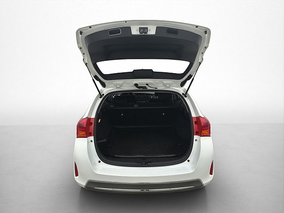 Toyota Auris 27 of 30