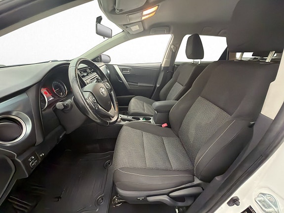 Toyota Auris 11 of 30
