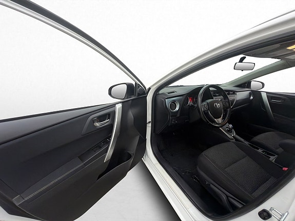 Toyota Auris 10 of 30