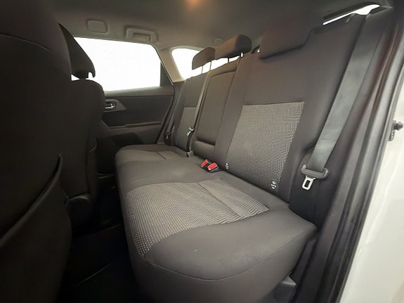 Toyota Auris 26 of 30