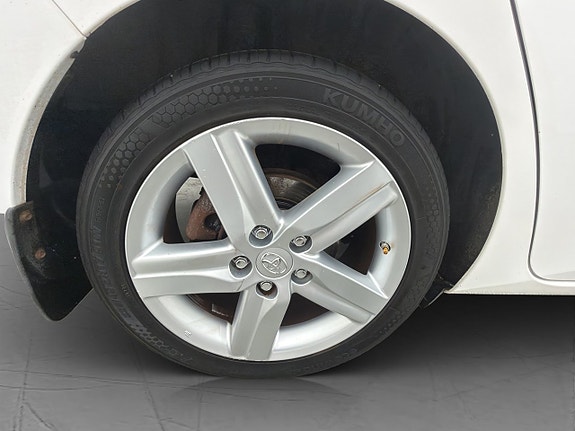 Toyota Auris 30 of 30