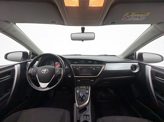 Toyota Auris 12 of 30
