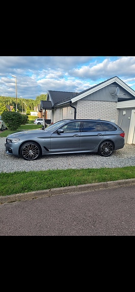 BMW 520d 3 of 5