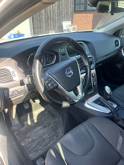 Volvo V40 Cross Country 6 of 8