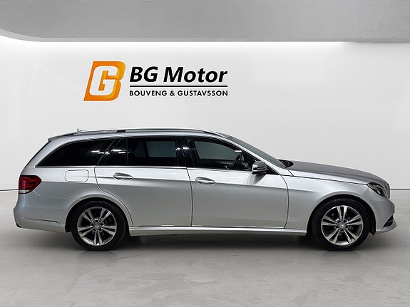 Mercedes-Benz E220 3 of 5