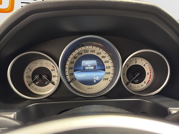 Mercedes-Benz E220 15 of 19