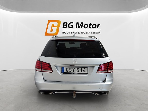 Mercedes-Benz E220 5 of 5