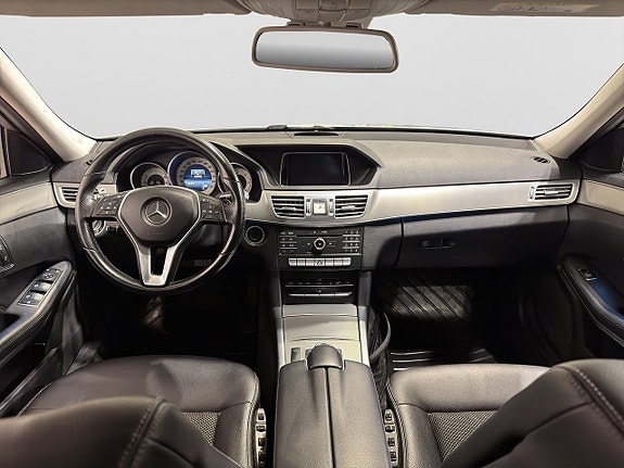 Mercedes-Benz E220 12 of 19