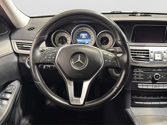 Mercedes-Benz E220 13 of 19