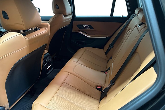 BMW 330e 11 of 19