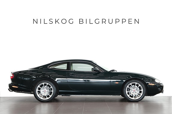 Jaguar XKR 3 of 5