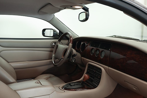 Jaguar XKR 8 of 11