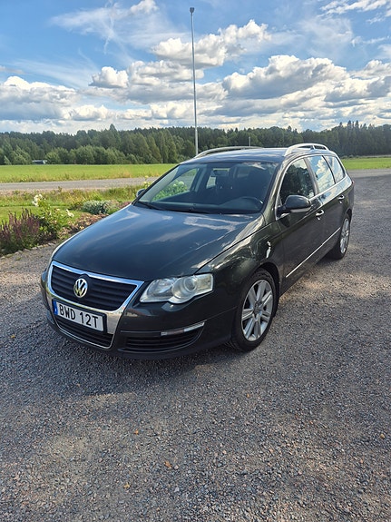 Volkswagen Passat 2 of 5