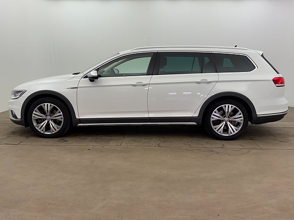 Volkswagen Passat Alltrack 4 of 5