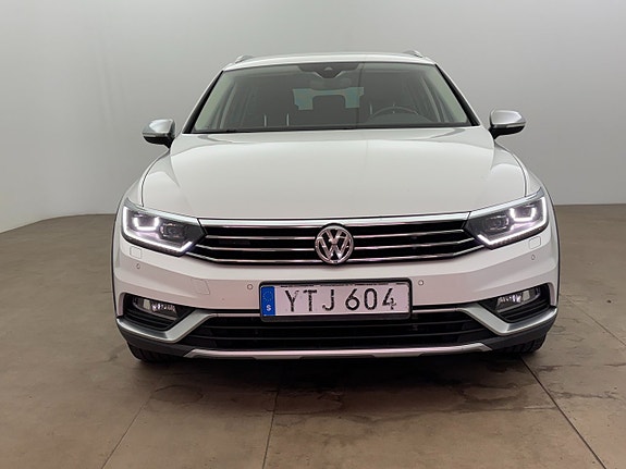 Volkswagen Passat Alltrack 10 of 23