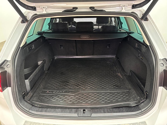 Volkswagen Passat Alltrack 12 of 23