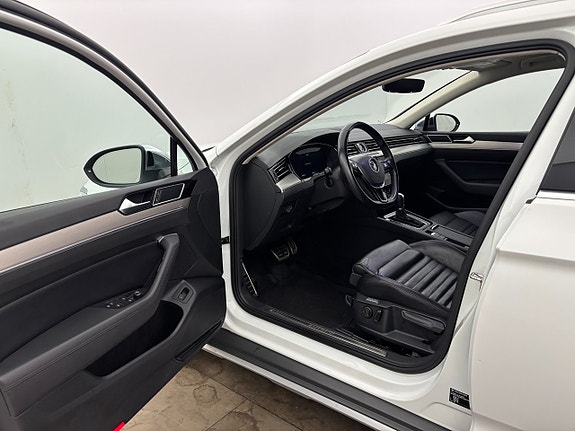 Volkswagen Passat Alltrack 13 of 23