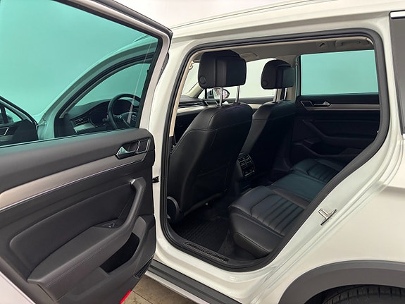 Volkswagen Passat Alltrack 15 of 23