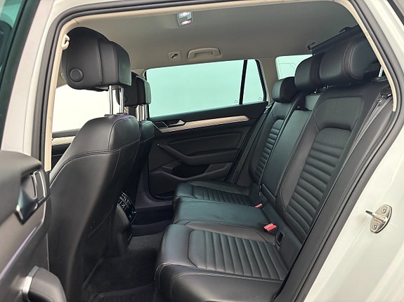 Volkswagen Passat Alltrack 11 of 23