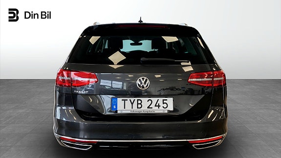 Volkswagen Passat 5 of 14
