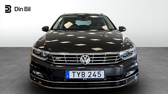 Volkswagen Passat 4 of 14