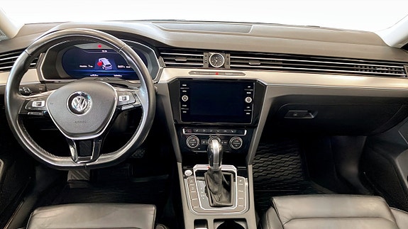 Volkswagen Passat 10 of 14