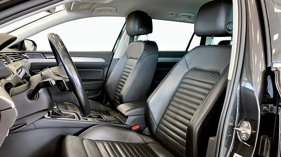 Volkswagen Passat 8 of 14