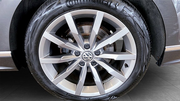 Volkswagen Passat 6 of 14