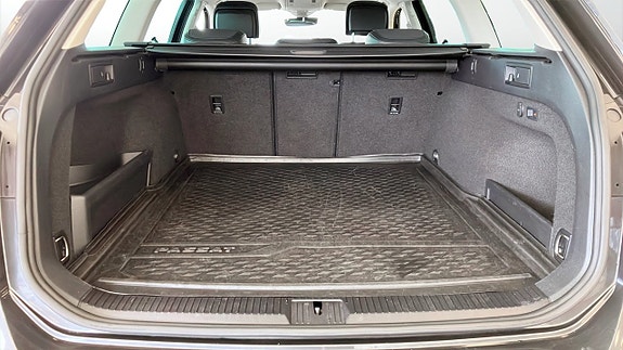 Volkswagen Passat 12 of 14