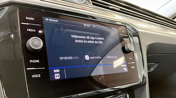Volkswagen Passat 9 of 14