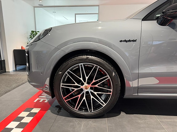 Porsche Cayenne 5 of 22
