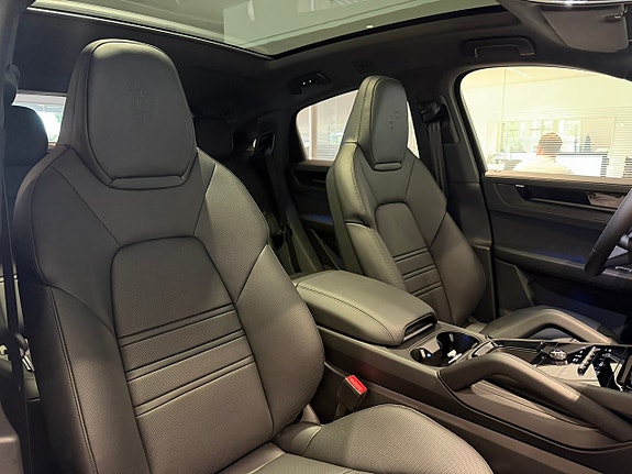 Porsche Cayenne 8 of 22