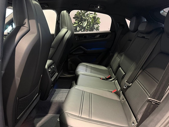 Porsche Cayenne 9 of 22
