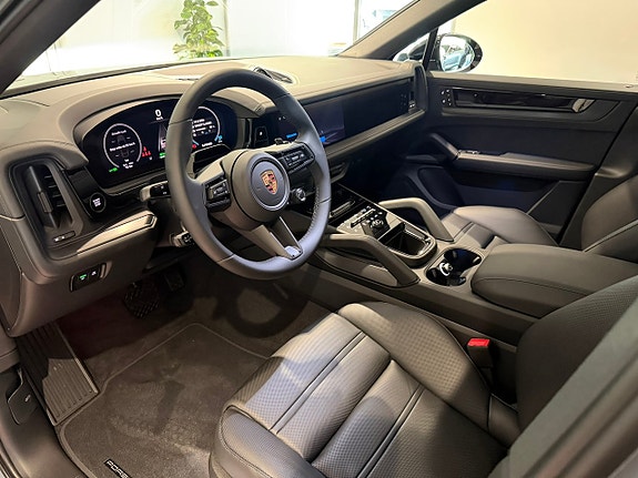 Porsche Cayenne 10 of 22