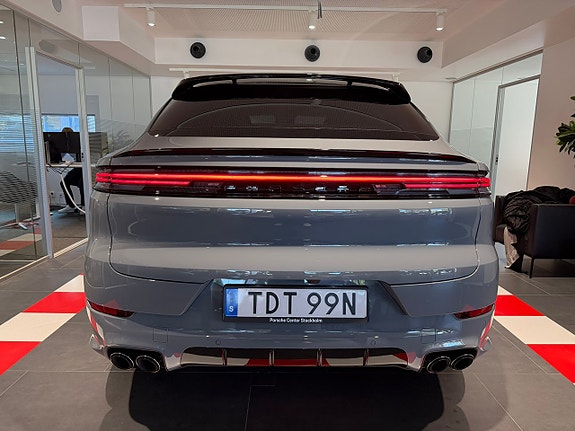 Porsche Cayenne 4 of 22