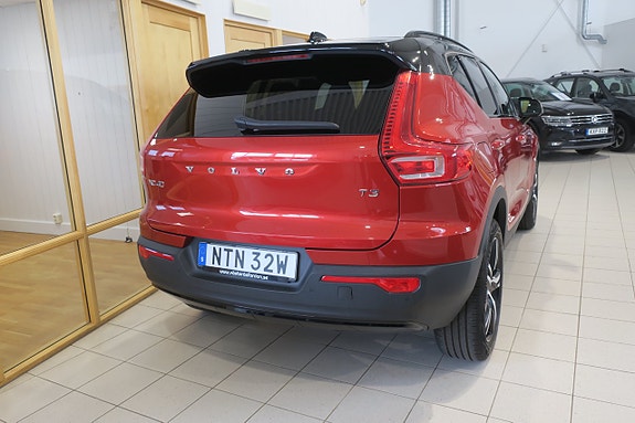 Volvo XC40 4 of 5