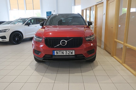 Volvo XC40 3 of 5